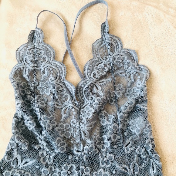 Lace Sleeveless Cami Bodysuit in Silver color size Small - Picture 3 of 10